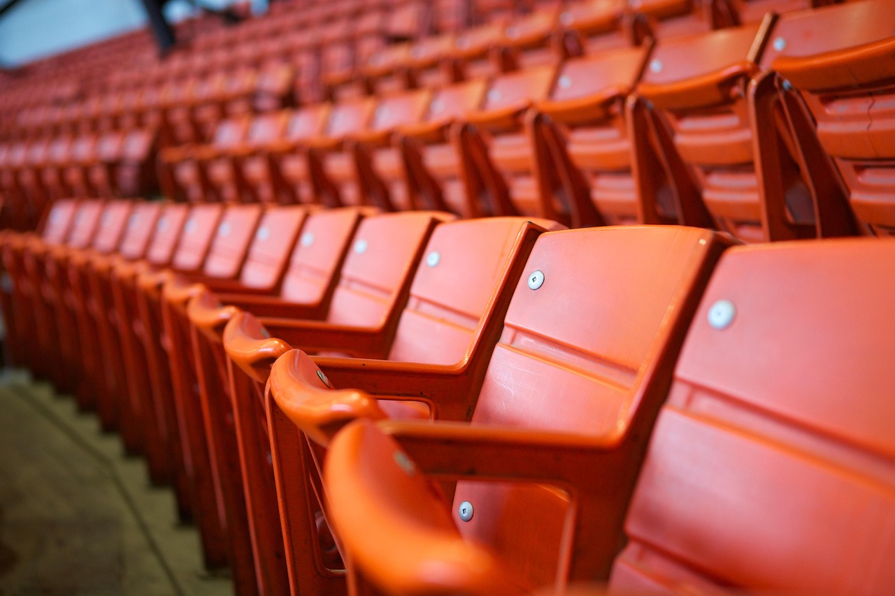 Experience Amazing Sports Events®  with Collegiate Fans